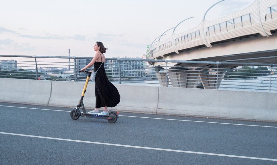 Est-ce une bonne idée de prendre une trottinette électrique en voyage ?
