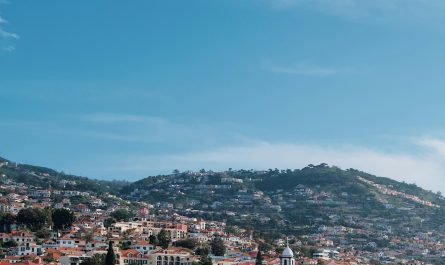 Pourquoi Madère se découvre-t-elle avant tout en voiture ?